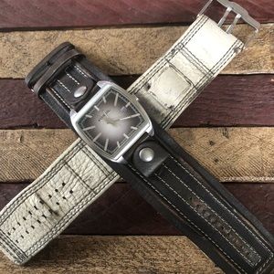 Men’s Fossil Watch - TWO WATCH BANDS 🖤